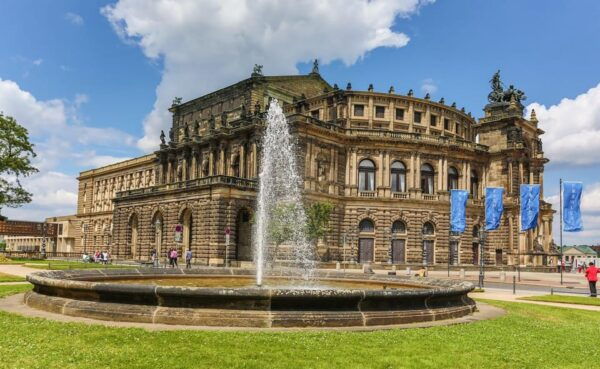 Dresden: Guided Tour With Beer Tasting - Booking and Cancellation Policy