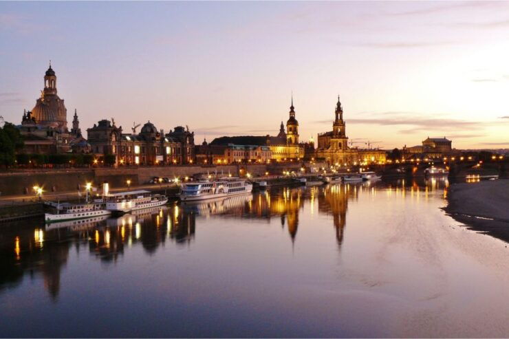 Dresden: Old Town Highlights Scavenger Hunt and Walking Tour - Experience Highlights