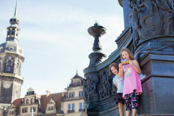 Dresden: Old Town Scavenger Hunt for Children - What to Bring for the Scavenger Hunt