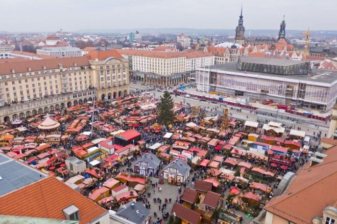 Dresden: Private Christmas Market Tour - Delight in Festive Food and Drink Offerings