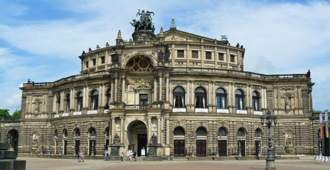 Dresden - Private Tour Including Castle Visit - Starting Point: Semperoper - Opera House and Concert Hall