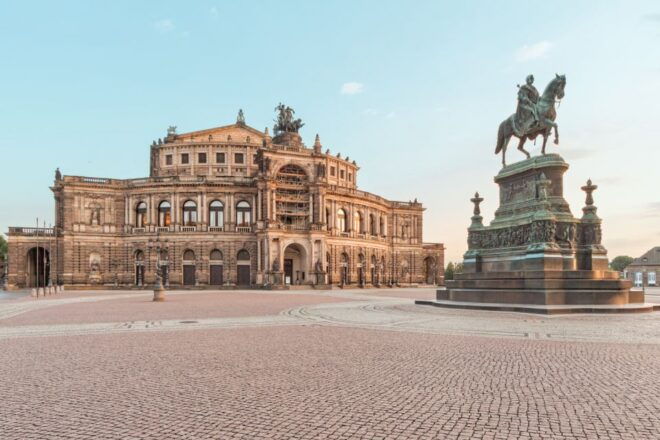 Dresden: Segway Tour Along the Elbe and Old Town - Dresden Elbe Valley Experience