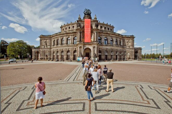 Dresden: Semperoper and Old Town Tour - Admiring the Stunning Architecture