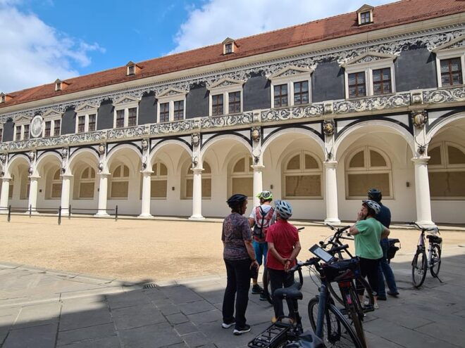 Dresden: Sightseeing Bicycle Tour With Tasting De/En - What to Expect