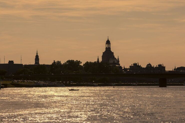 Dresden: Smile Tour With Prosecco - Experience Highlights
