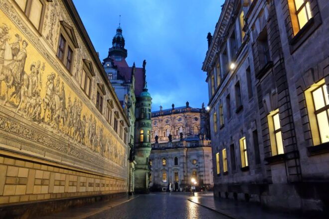 Dresden With a Touch of Xmas: English Small Group Tour - Learn About Dresdens Turbulent History