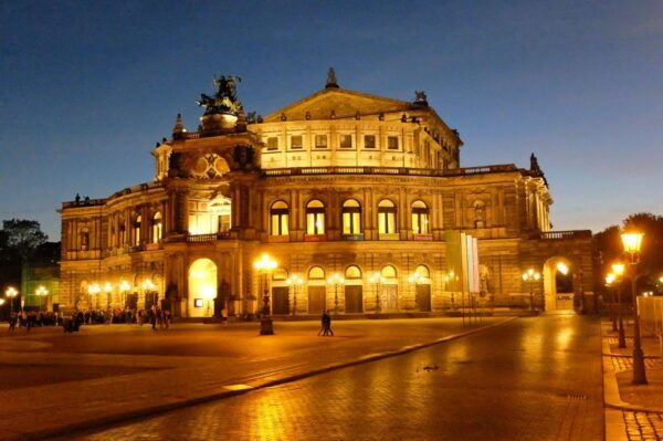 Dresden With a Touch of Xmas: English Small Group Tour - Visit the Frauenkirche and Hear Its Inspiring Story