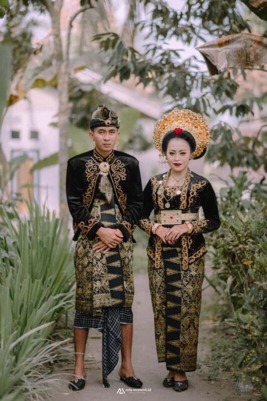 Dress Up Like The King and Queen Of Lombok - The Experience of Dressing Up Like Lombok’s Royalty