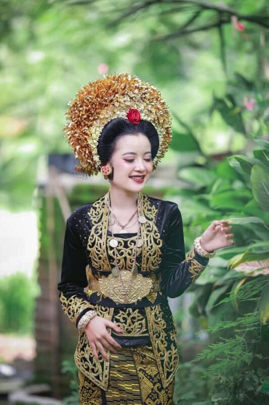 Dress Up Like The King and Queen Of Lombok - Exploring the Experience in Detail