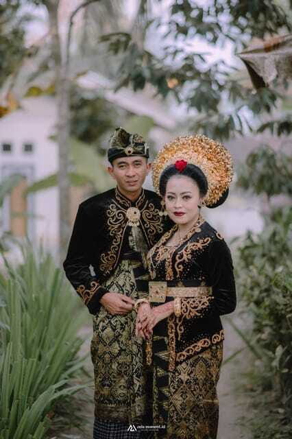 Dress Up Like The King and Queen Of Lombok - FAQ