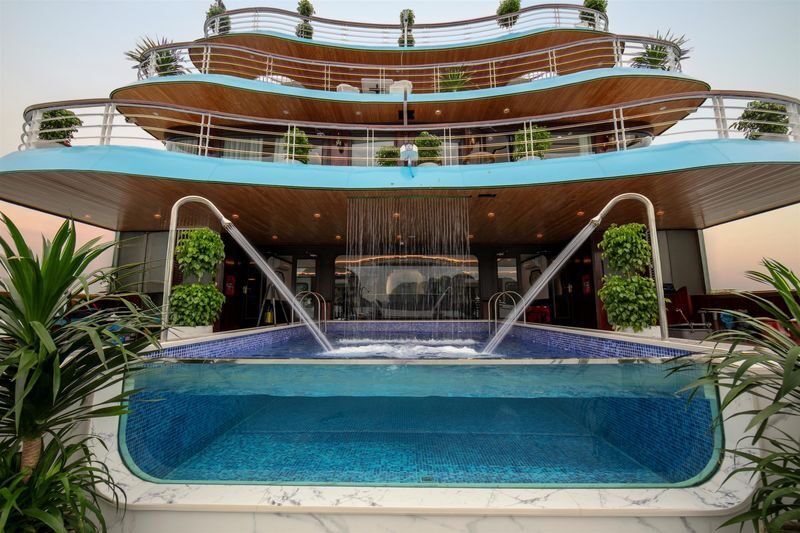Du Yen 2D1N Luxury Cruise: Ha Long Bay with Sung Sot & Ti Top - Tea, dinner, and a night onboard