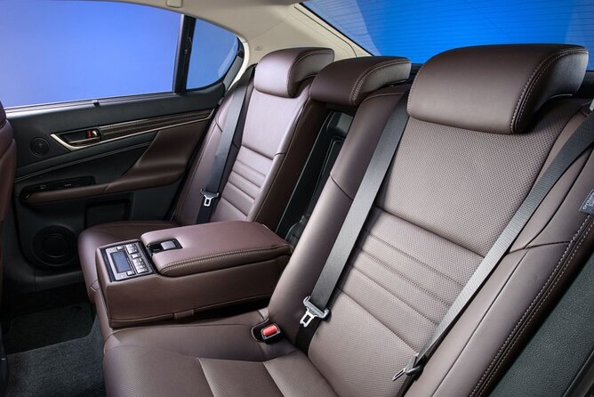 Dubai Airport to Dubai City Transfer in Lexus Sedan - Pickup Process