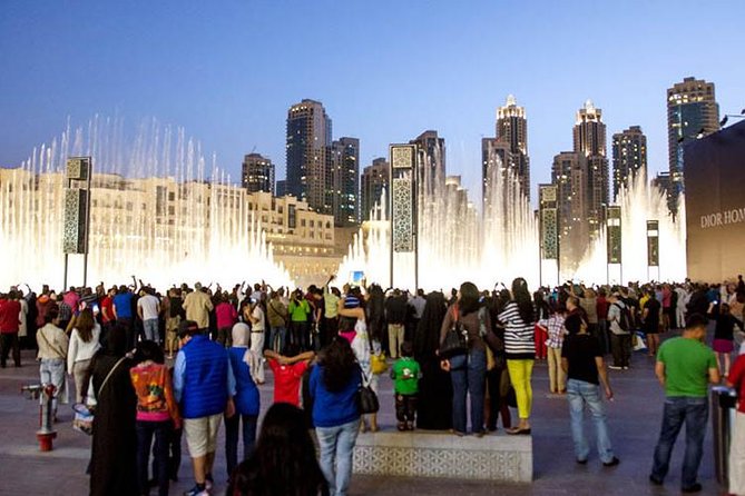 Dubai: Fountain Show and Burj Lake Ride by Traditional Boat - Meeting and Pickup