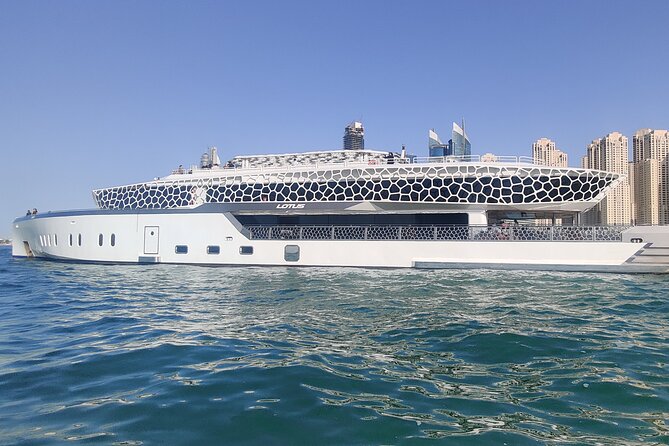 Dubai Luxury Yacht Dinner Cruise - Live Entertainment Offerings