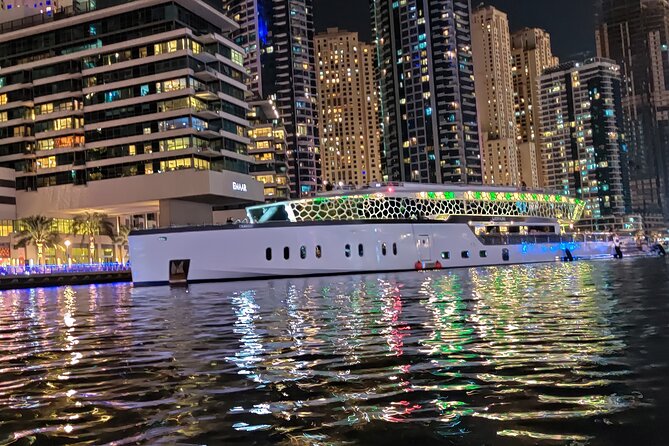 Dubai Luxury Yacht Dinner Cruise - Onboard Amenities