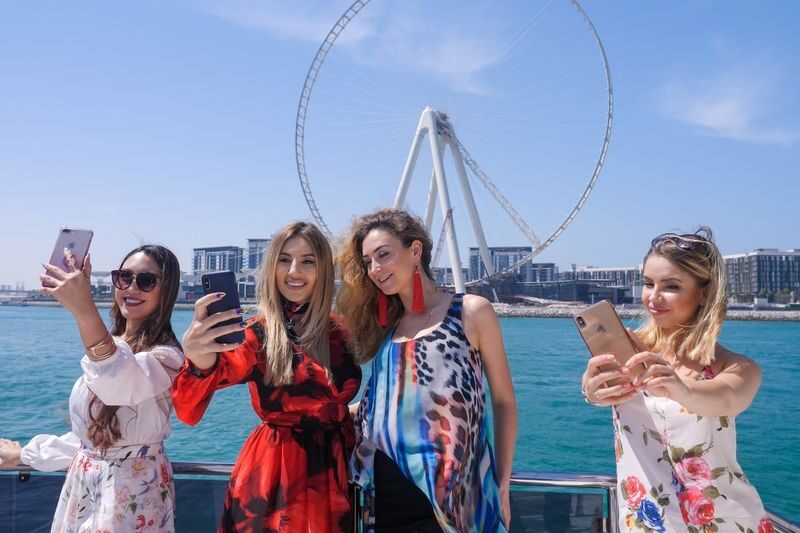 Dubai Marina Yatch Experience - What the one-hour cruise actually offers