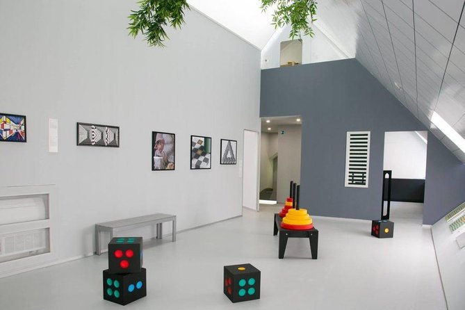 Dubai Museum of Illusion With Transfer - Types of Illusions and Exhibits