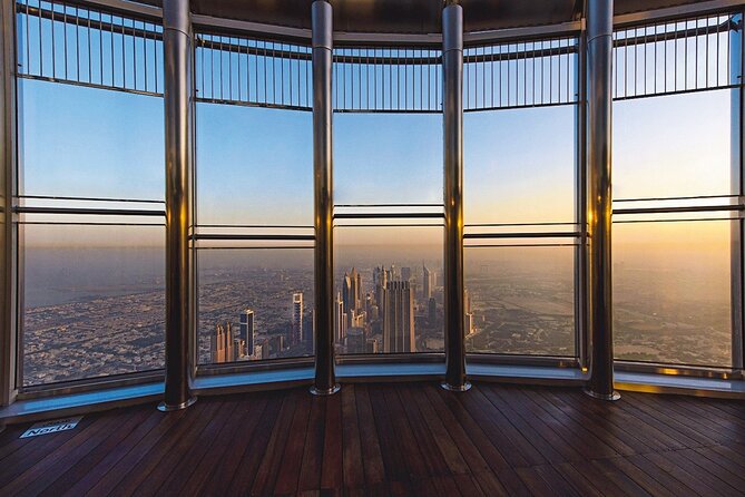 Dubai Views From Burj Khalifa & Tickets ( Lunch or Dinner ) - Overview of Dubais Grandeur