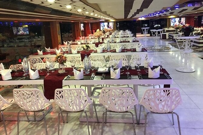 Dubais Lotus Mega Yacht Dinner Cruise - Location