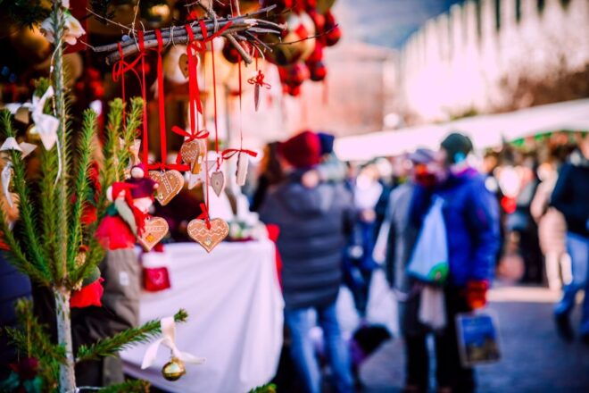 Dublin: 3-Hour Explore W/ a Local at Christmas - Famous Nativity Scene