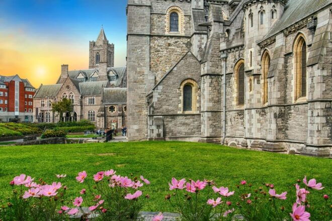 Dublin: Book of Kells, Dublin Castle and Christ Church Tour - Exploring Dublins Iconic Landmarks