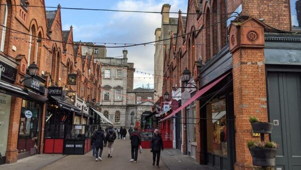 Dublin: City Highlights Self-guided Walking Tour - Explore Dublins Sights