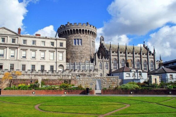 Dublin City Tour: Audio Guide in Your Smartphone - Audio Commentary and Landmark Illustrations