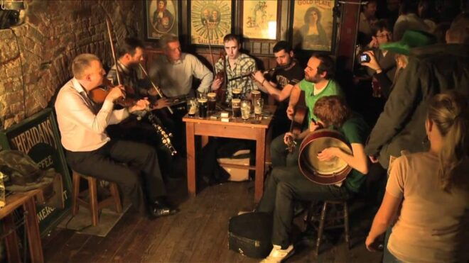 Dublin: Guided Irish Musical Pub Tour - Temple Bar