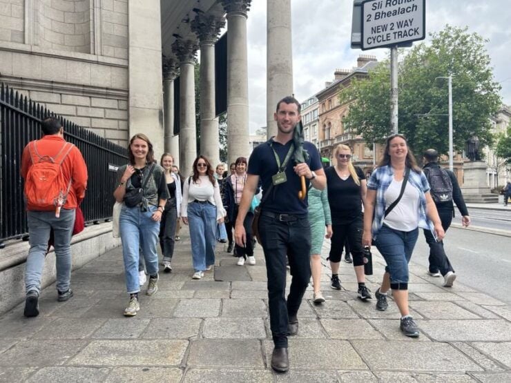 Dublin: Highlights and Hidden Gems Walking Tour - Must-See Landmarks and Attractions