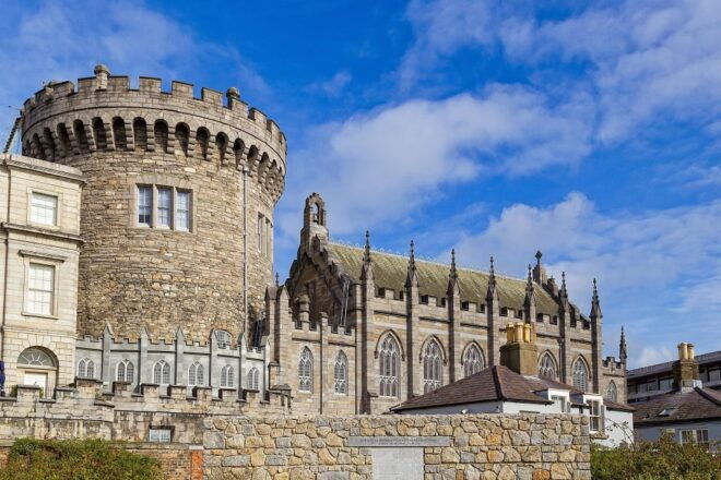 Dublin: Historic Guided Walking Tour & Dublin Castle Ticket - Highlights of the Guided Walking Tour