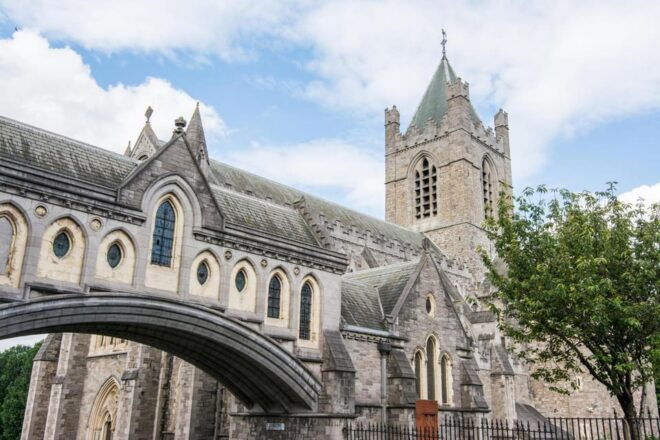 Dublin: Insta-Perfect Walk With a Local - Taking in Dublins Culture and Heritage