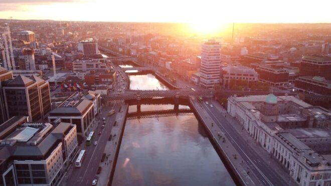 Dublin: Insta-Perfect Walk With a Local - Experiencing an Intimate Small Group Tour
