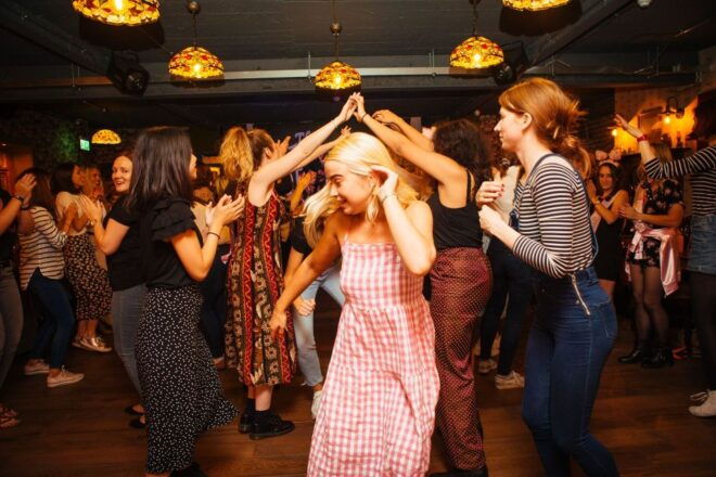 Dublin: Irish Music and Dance Show With Dance Lesson - Review Summary