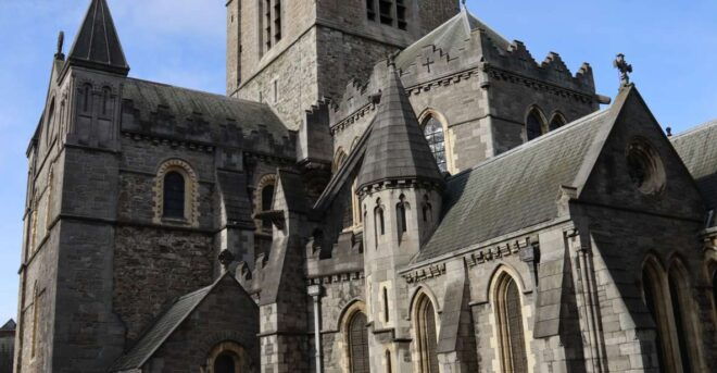 Dublin: Macabre History Walking Tour - Meeting Point and Tour Guide Identification