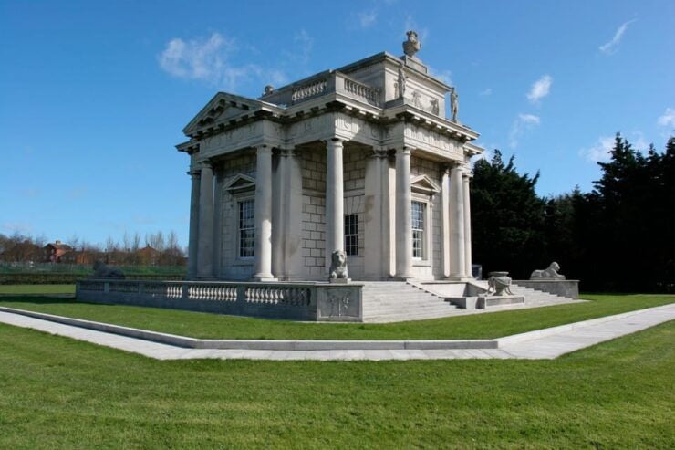 DUBLIN: Malahide Castle and Howth MULTILINGUAL Full Day Tour - Exploring Malahide Castle
