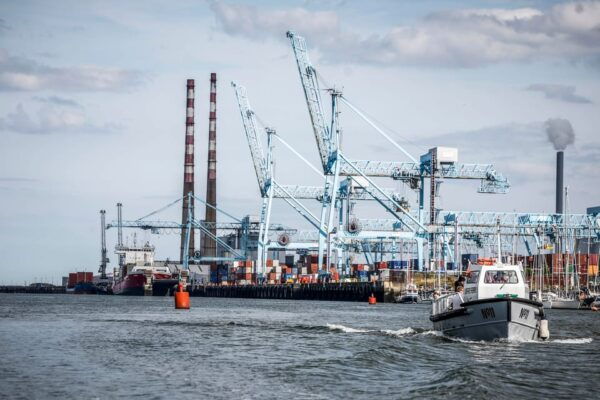 Dublin: Old Liffey Ferry Guided Tour - Dublins Waterfront History
