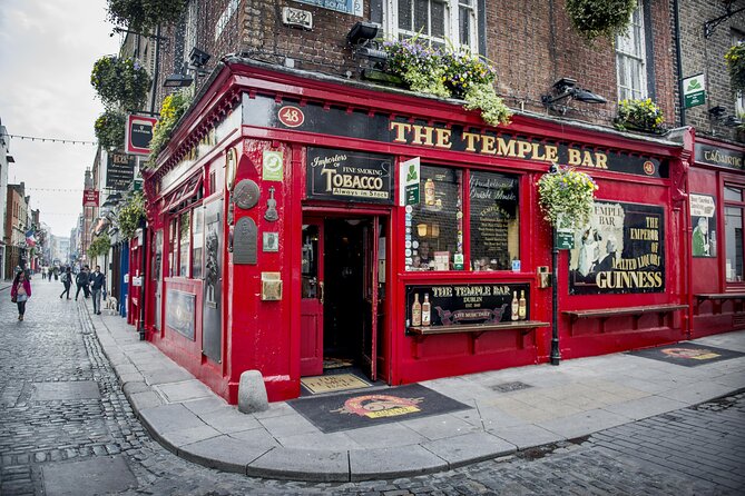 Dublin Old Town: Famous Pubs Outdoor Escape Game - Good To Know