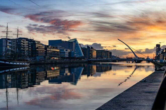 Dublin: Self-Guided Highlights Scavenger Hunt & Walking Tour - Oconnell Bridge: Capture Its Intricate Beauty