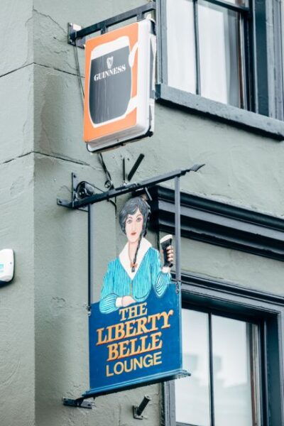 Dublin: Sip & Stroll Whiskey History Walking Tour With Lunch - Dublins Fascinating History