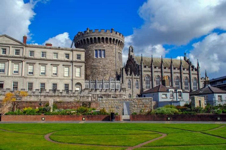 Dublin: St Patricks, Book of Kells, and Dublin Castle Tour - Exploring St Patricks Cathedral