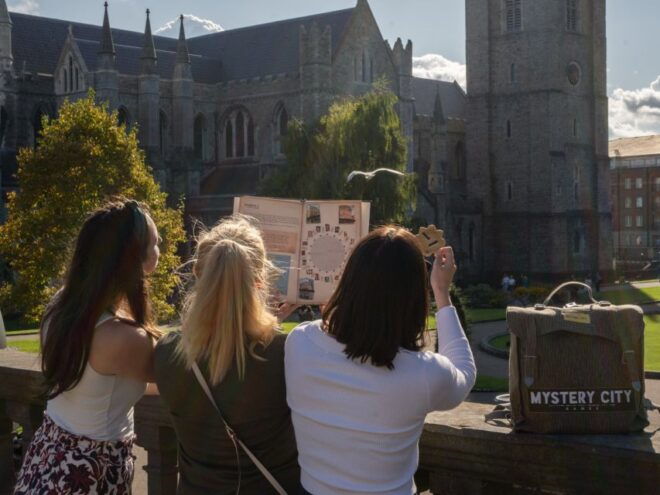 Dublin Treasure Hunt : The Case of the Missing Crown Jewels - Follow an Ancient Treasure Map