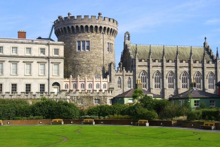Dublin: Trinity College, Castle, Guinness and Whiskey Tour - Dublin Castle: Historic Significance