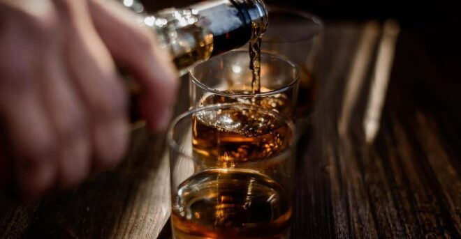 Dublin: Walking Tour and Whiskey Distillery With Tastings - Key Stops and Guided Tours