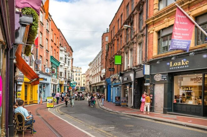 Dublin Whiskey Trail:Experience Historic Pubs & Local Flavor - Engaging With a Local Guide