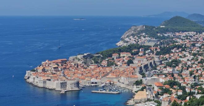 Dubrovnik: City to Airport Private Transfer - Group Travel Benefits