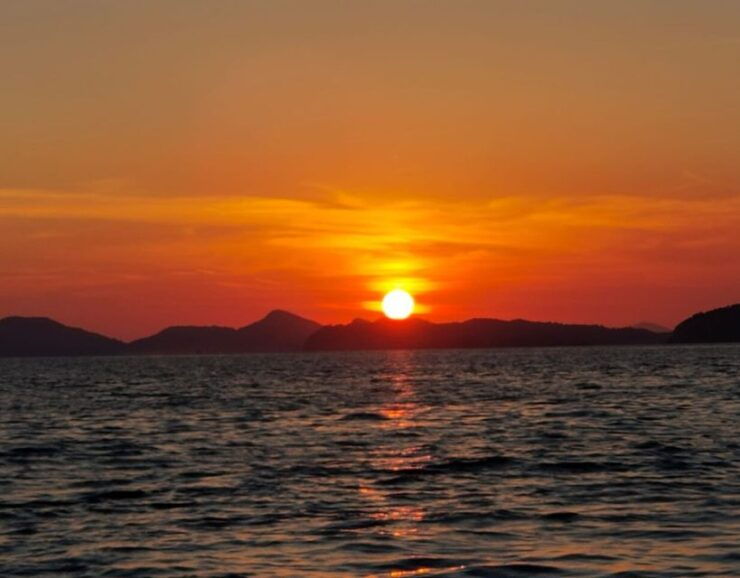 Dubrovnik: Golden Hour Sunset Cruise - Experience Highlights on the Speedboat