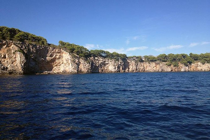 Dubrovnik Islands Boat Tour With Lunch and Unlimited Drinks - Inclusions and Amenities Provided