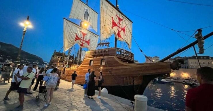 Dubrovnik: Panoramic Sunset Pirate Boat Tour With Live Music - Activity Overview