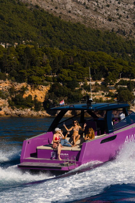 Dubrovnik: Private Luxury Yacht Tour to the Elaphite Islands - Inclusions and Amenities