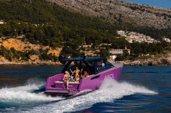 Dubrovnik: Private Luxury Yacht Tour to the Elaphite Islands - Explore Historic Landmarks